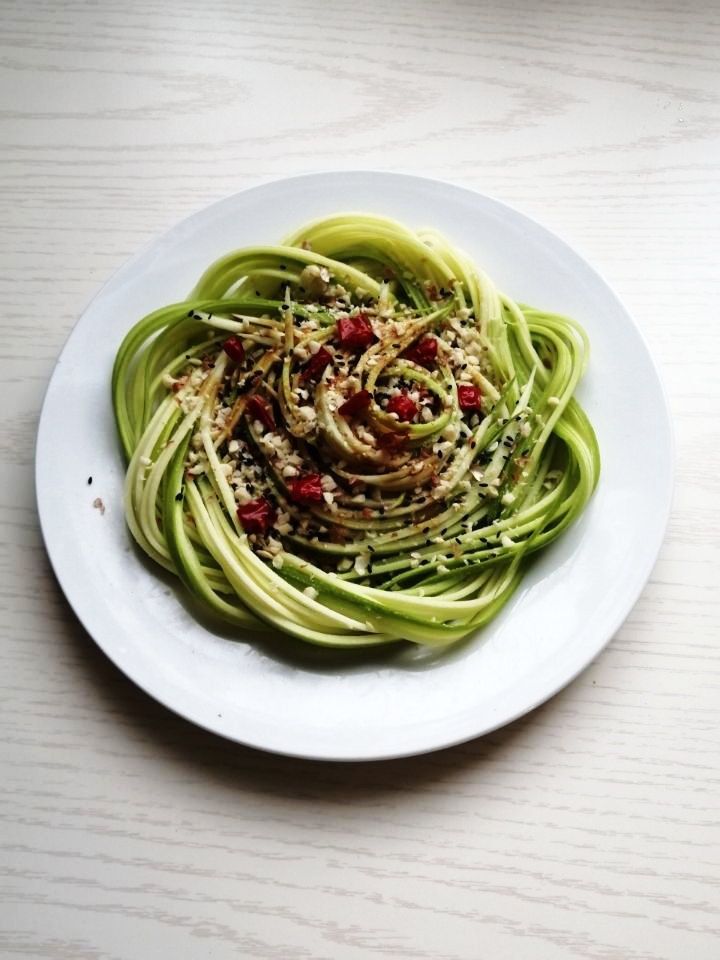 涼拌西葫蘆的做法-咸鮮味拌菜譜