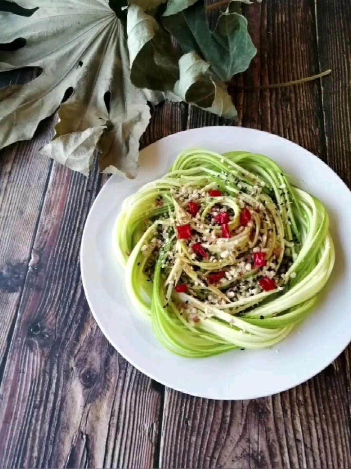 涼拌西葫蘆的做法-咸鮮味拌菜譜