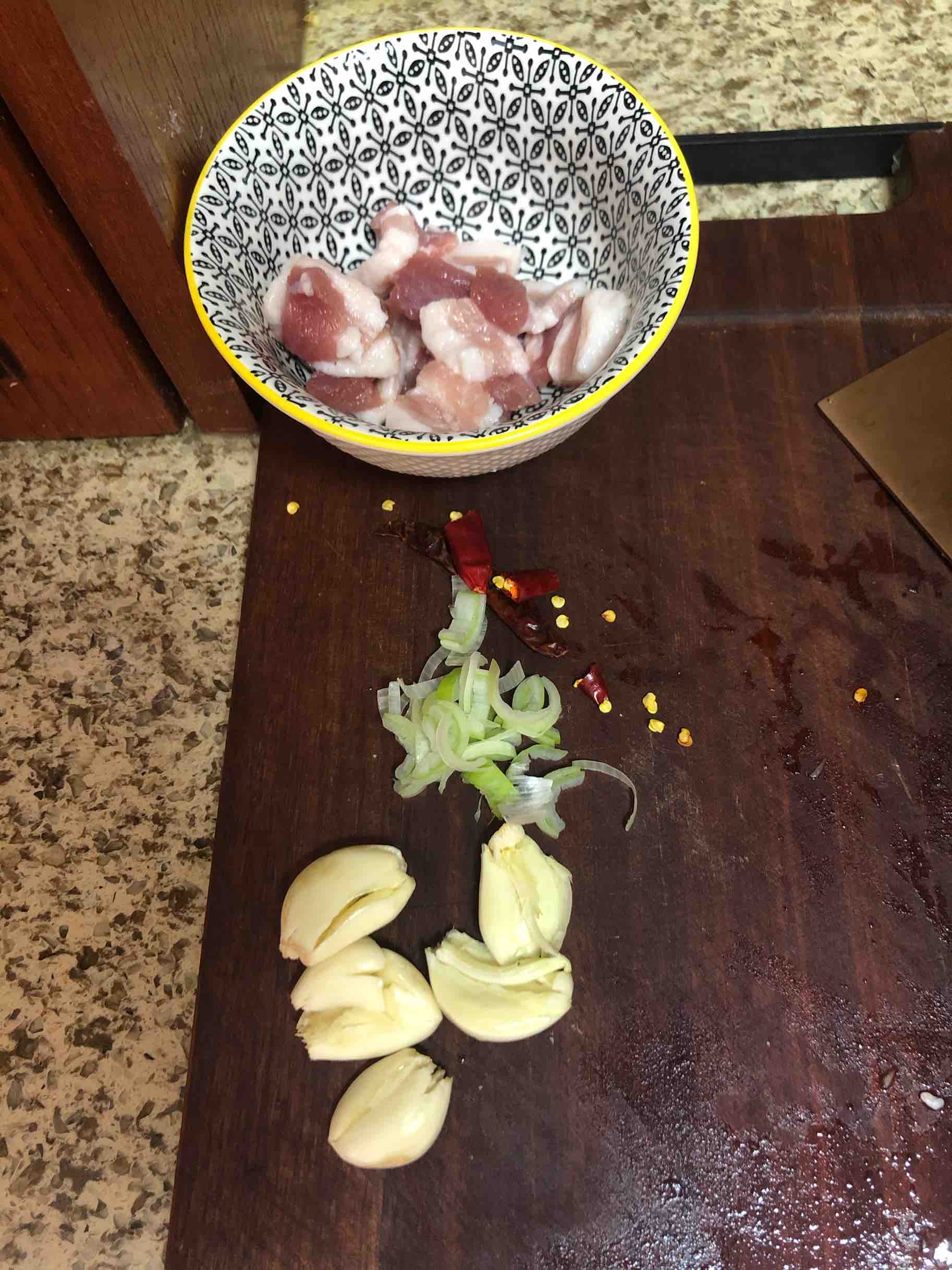 香菇油菜炒五花肉的做法-咸鮮味炒菜譜