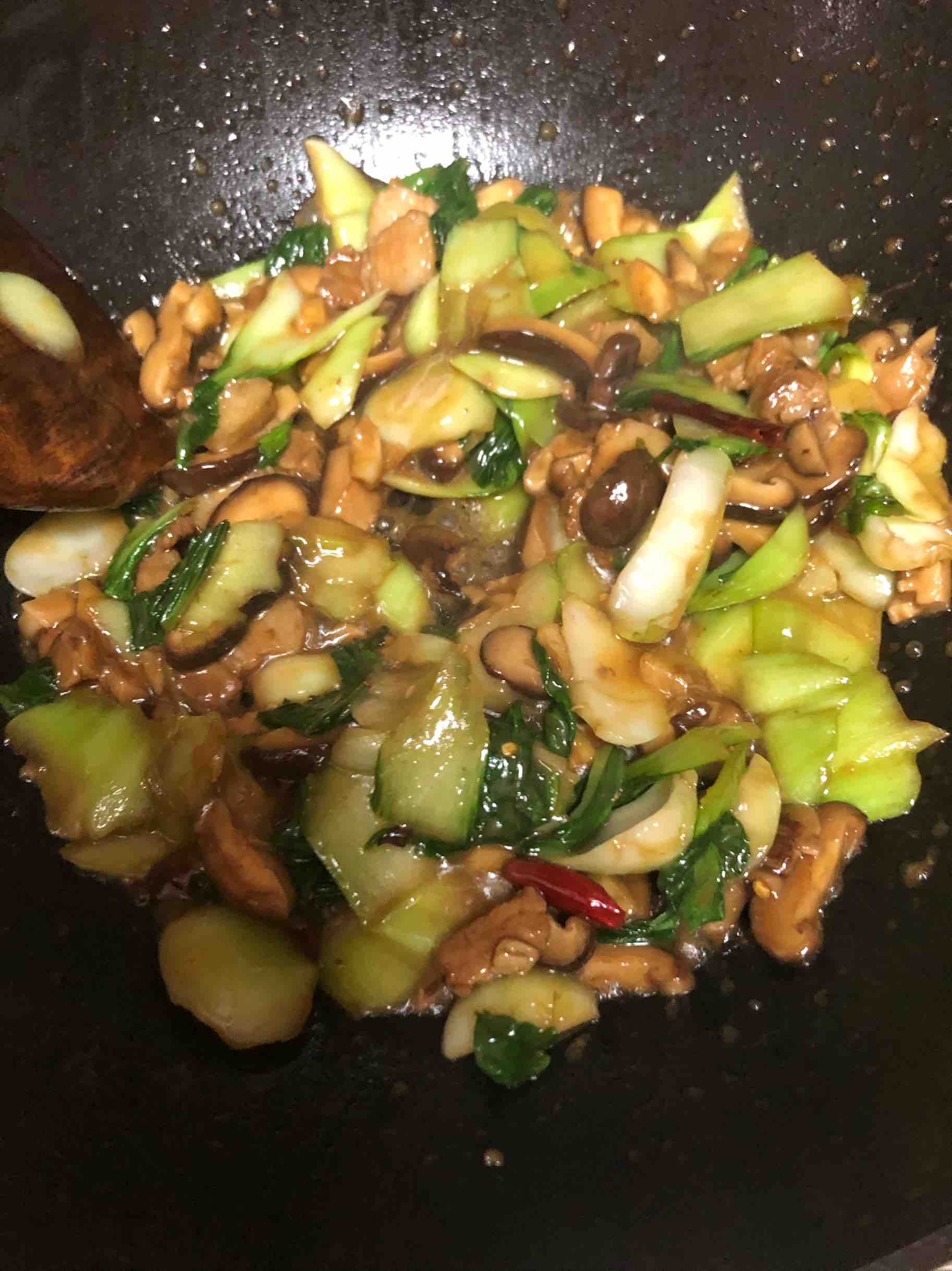 香菇油菜炒五花肉的做法-咸鮮味炒菜譜