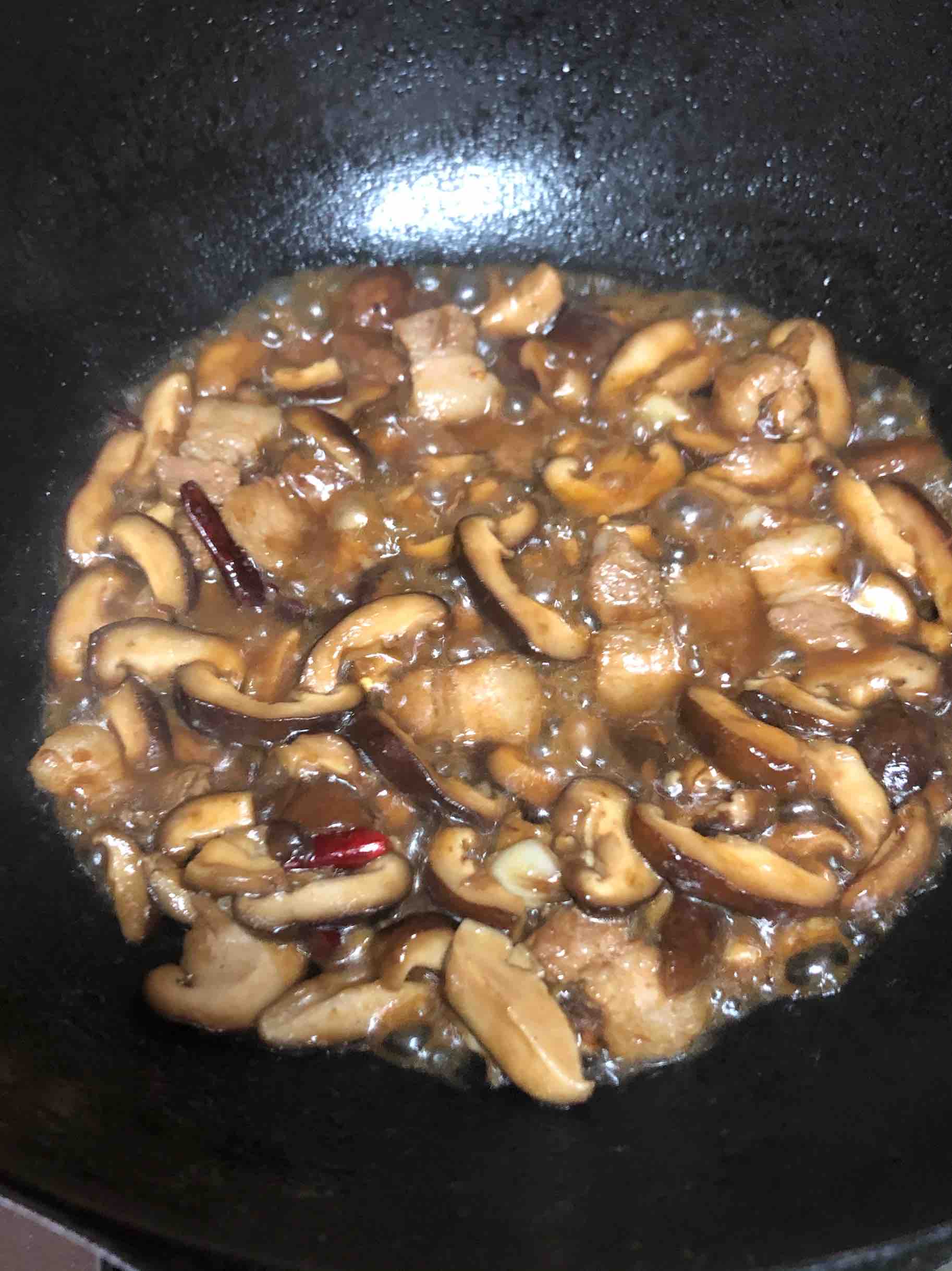 香菇油菜炒五花肉的做法-咸鮮味炒菜譜