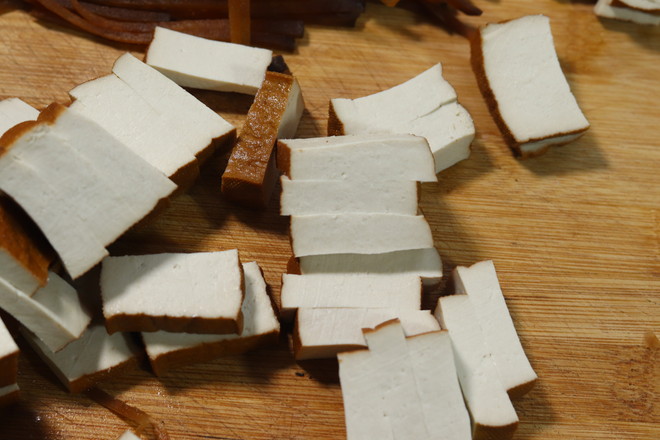 襄陽大頭菜炒豆干的做法-家常味炒菜譜