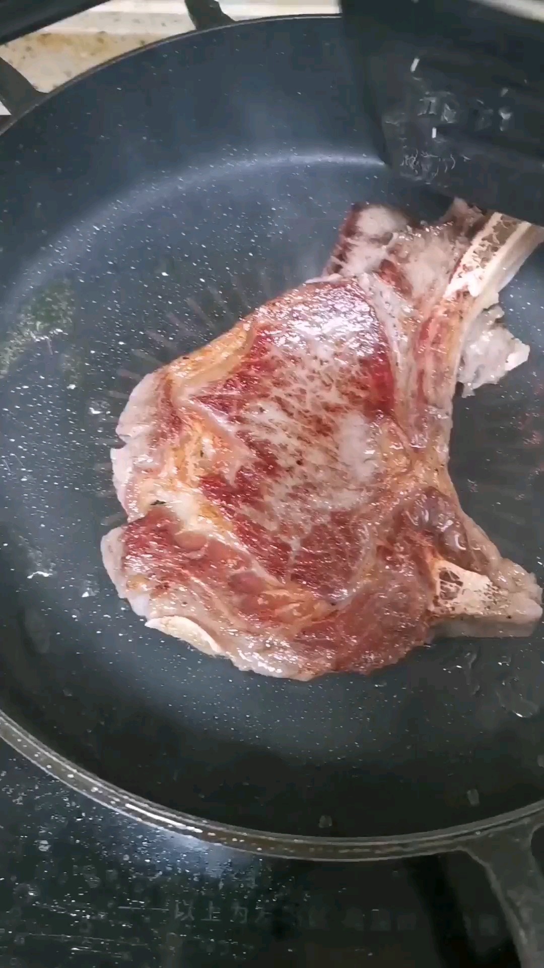 黑胡椒戰(zhàn)斧牛排的做法-黑椒味煎菜譜