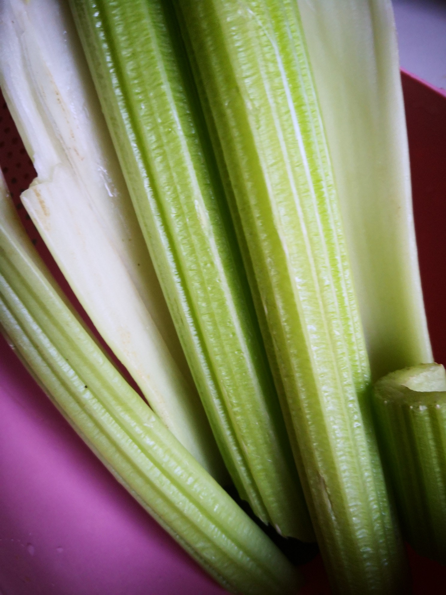 蝦仁炒西芹的做法-咸鮮味炒菜譜