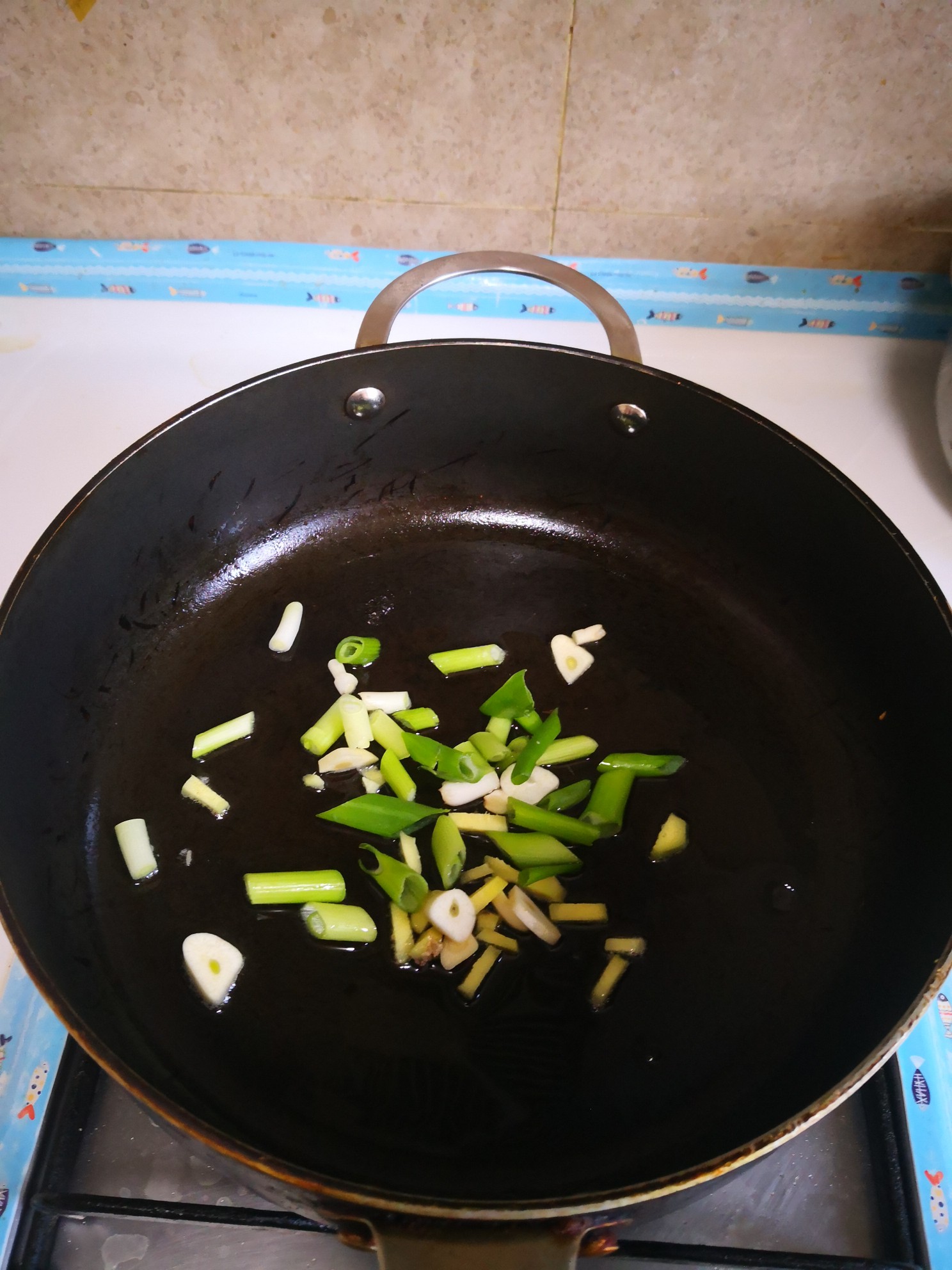 蝦仁炒西芹的做法-咸鮮味炒菜譜