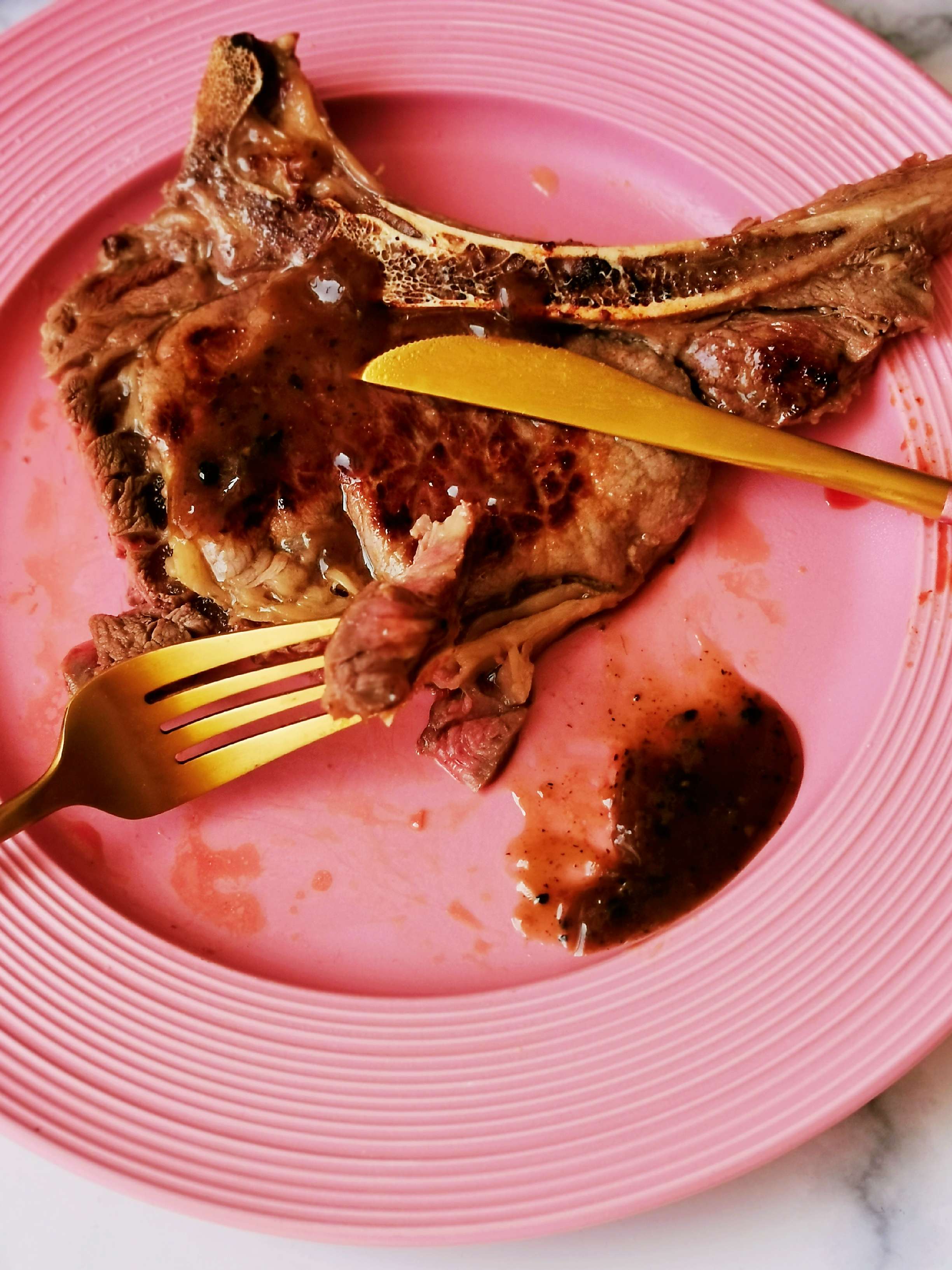 黑胡椒戰(zhàn)斧牛排的做法-黑椒味煎菜譜