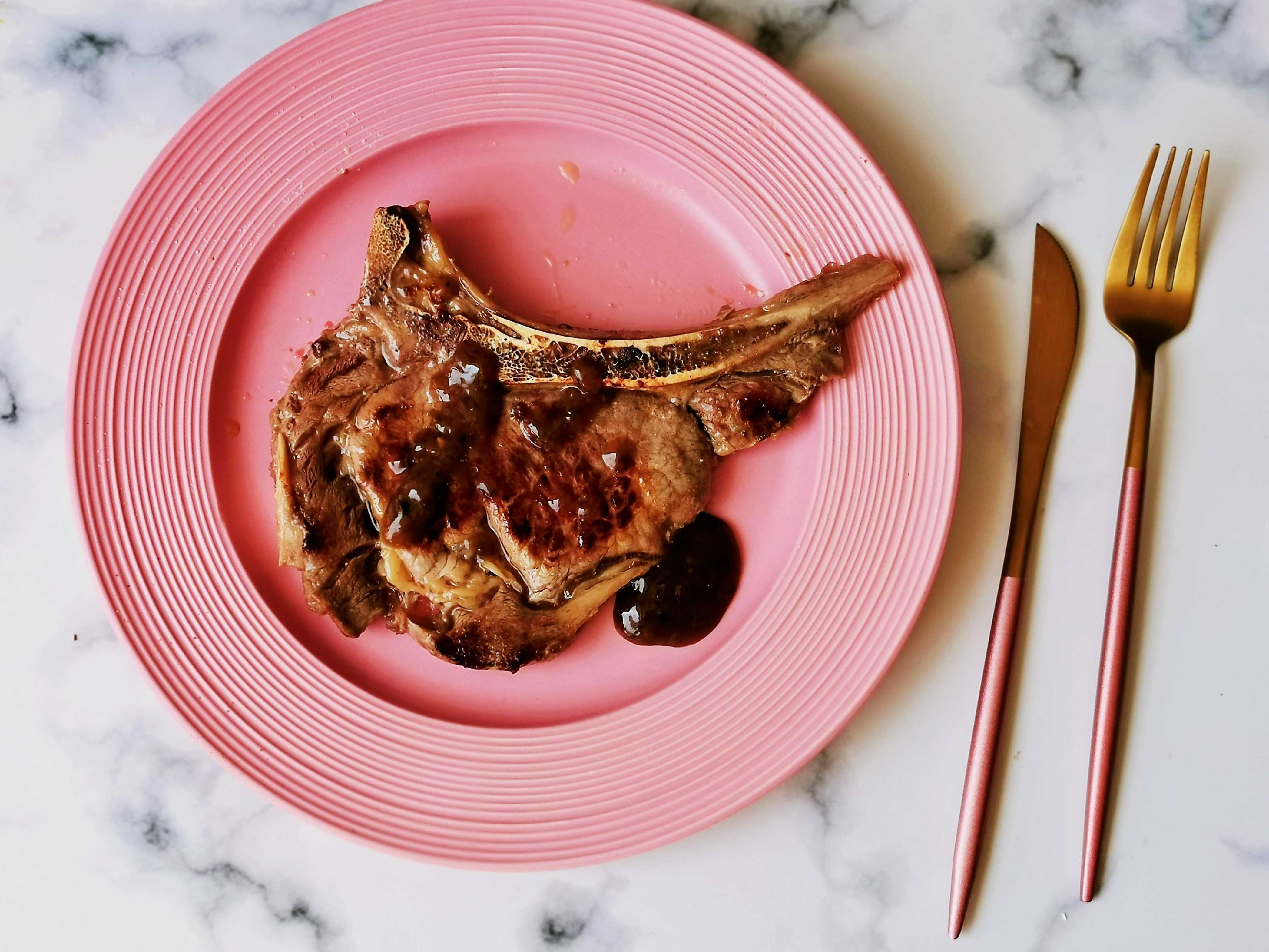 黑胡椒戰(zhàn)斧牛排的做法-黑椒味煎菜譜