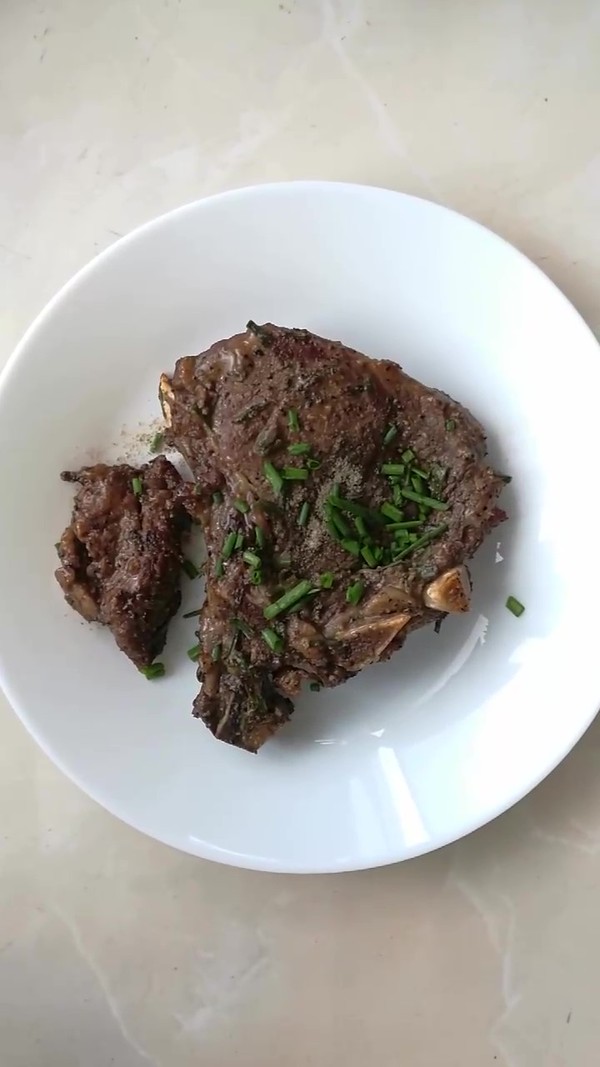 戰斧牛排（烤箱版）的做法-黑椒味烤菜譜