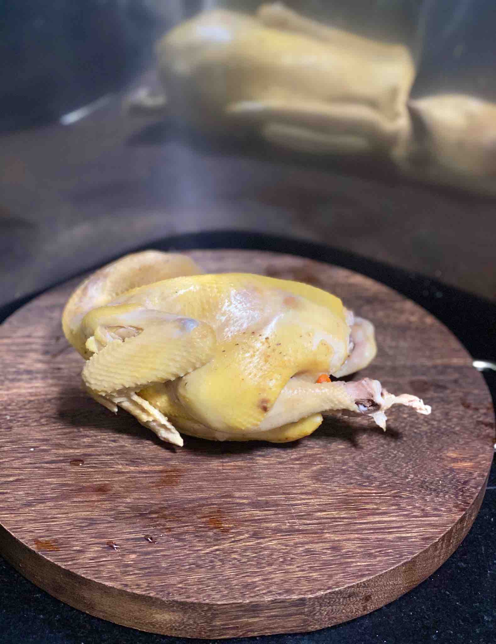 鮮嫩爽口之白切雞的做法-咸鮮味煮菜譜