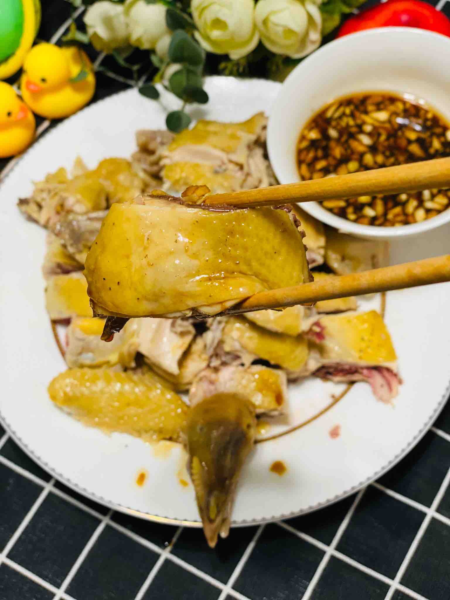 鮮嫩爽口之白切雞的做法-咸鮮味煮菜譜