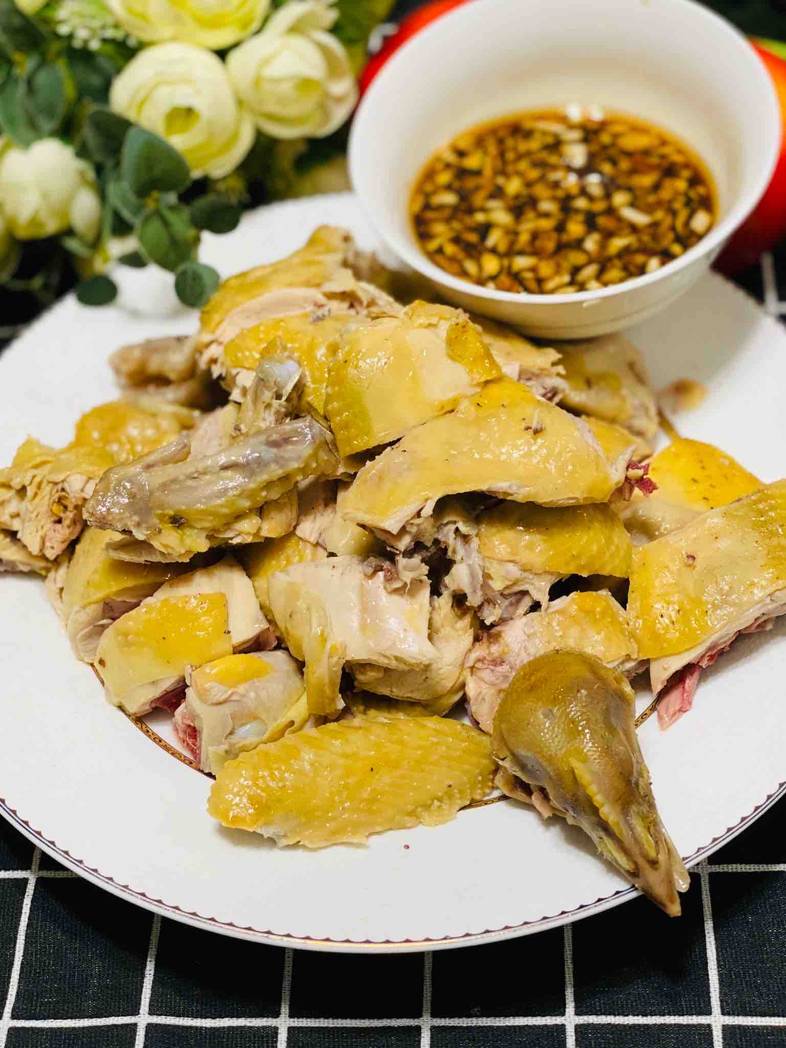 鮮嫩爽口之白切雞的做法-咸鮮味煮菜譜