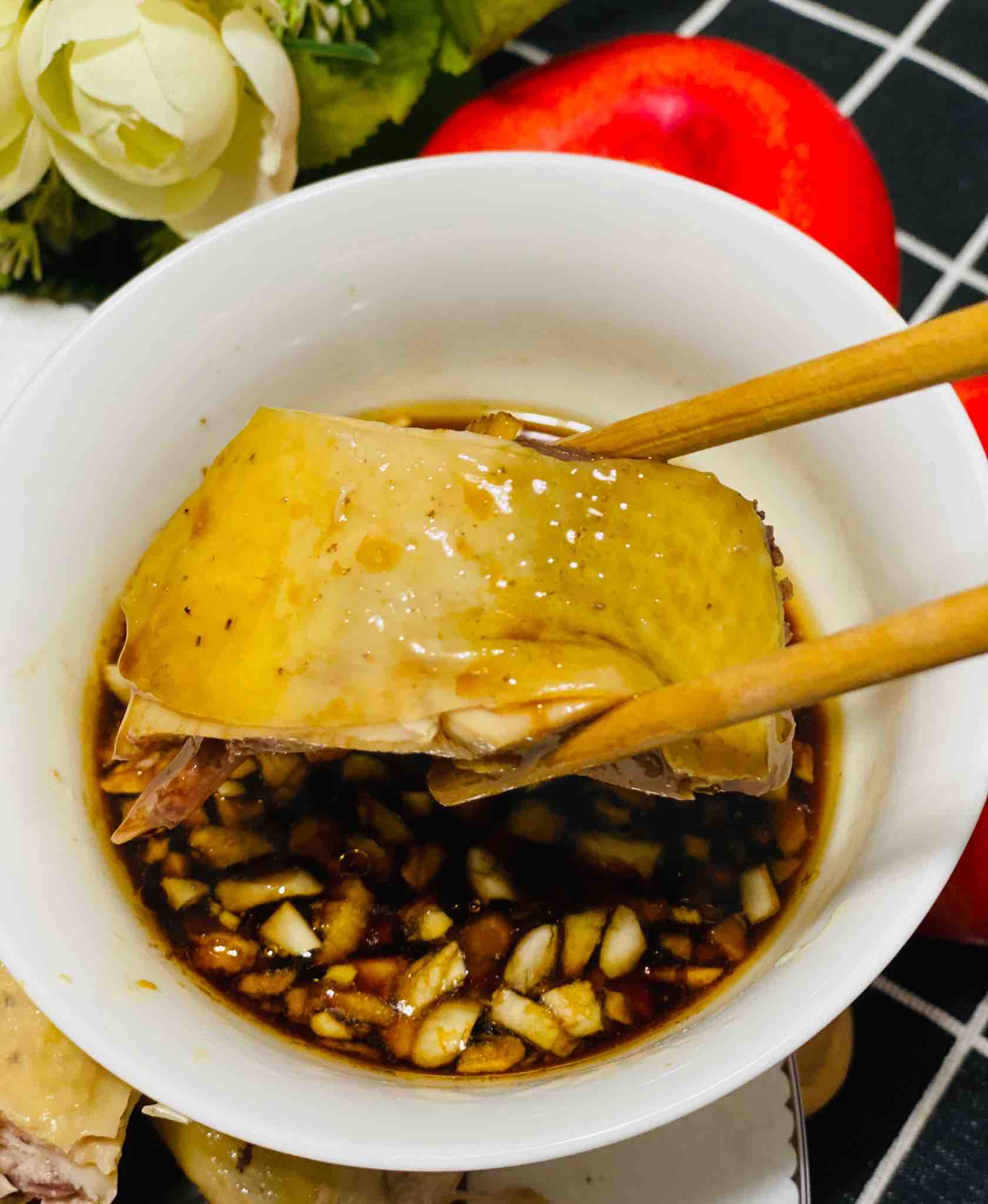 鮮嫩爽口之白切雞的做法-咸鮮味煮菜譜