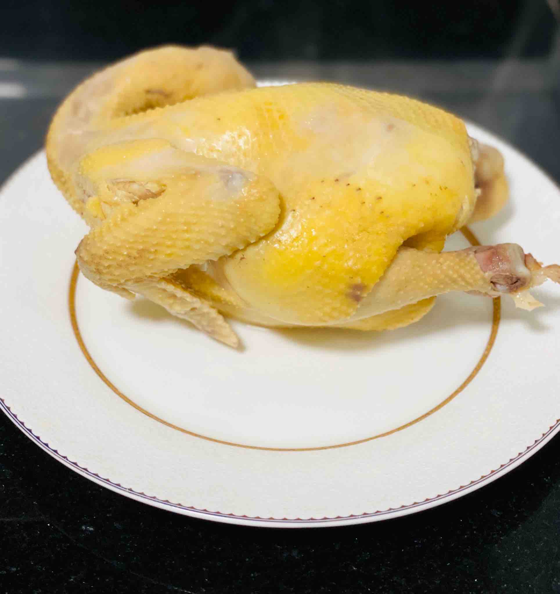 鮮嫩爽口之白切雞的做法-咸鮮味煮菜譜