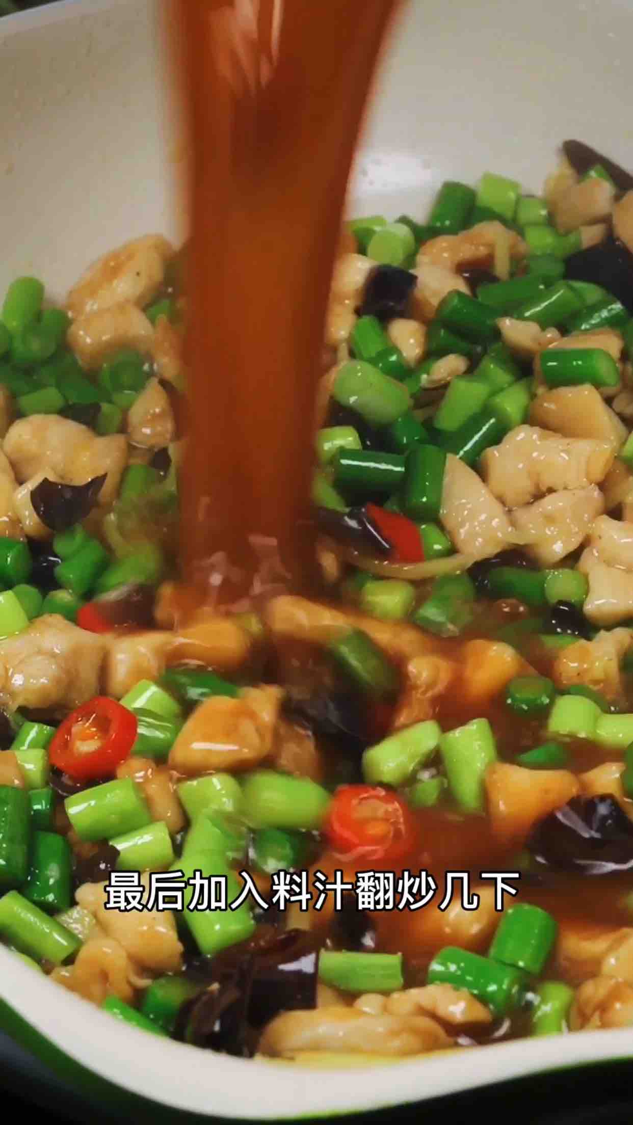 蒜苔雞丁的做法-家常味炒菜譜