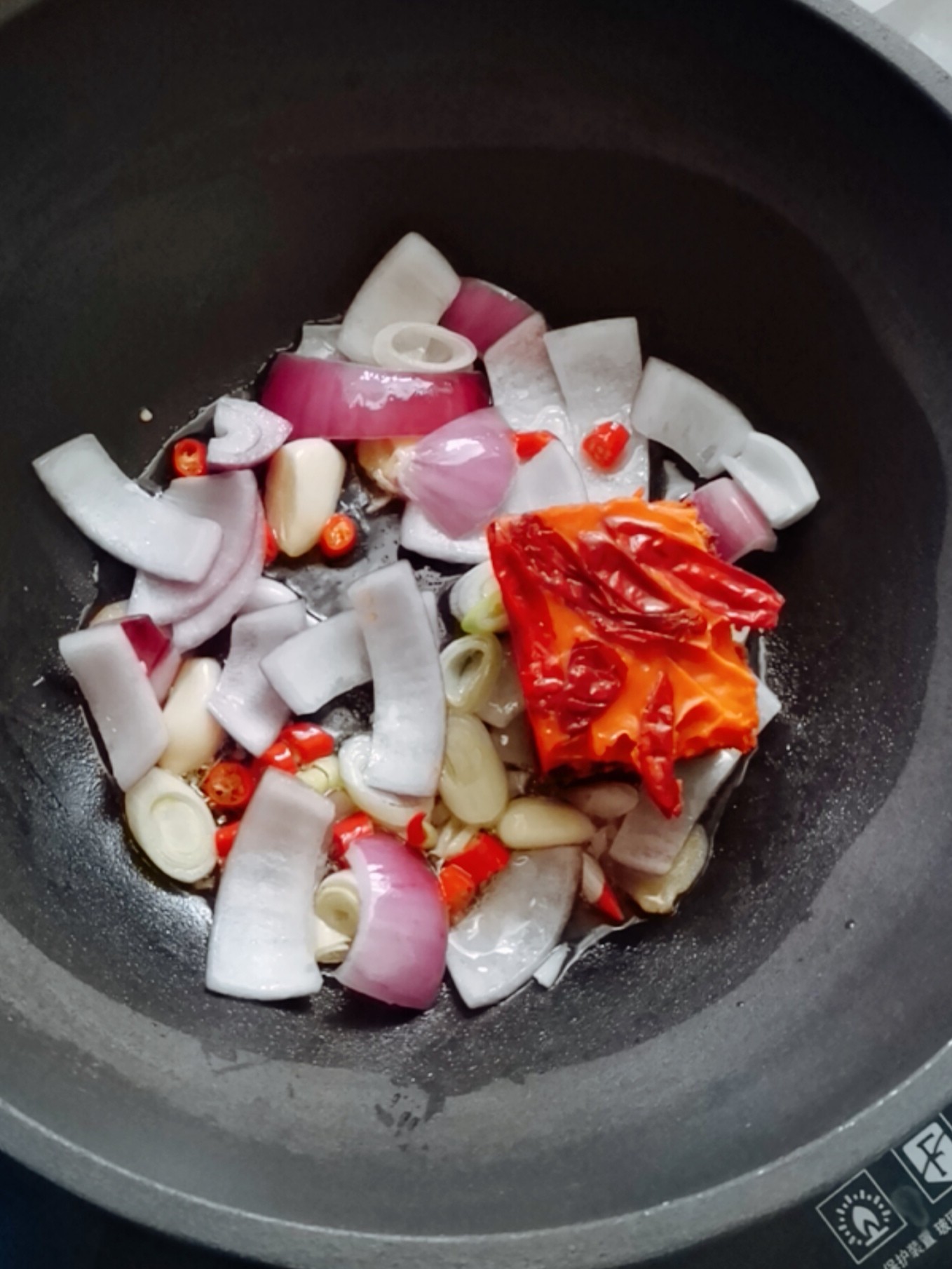 干鍋小龍蝦的做法-香辣味炒菜譜