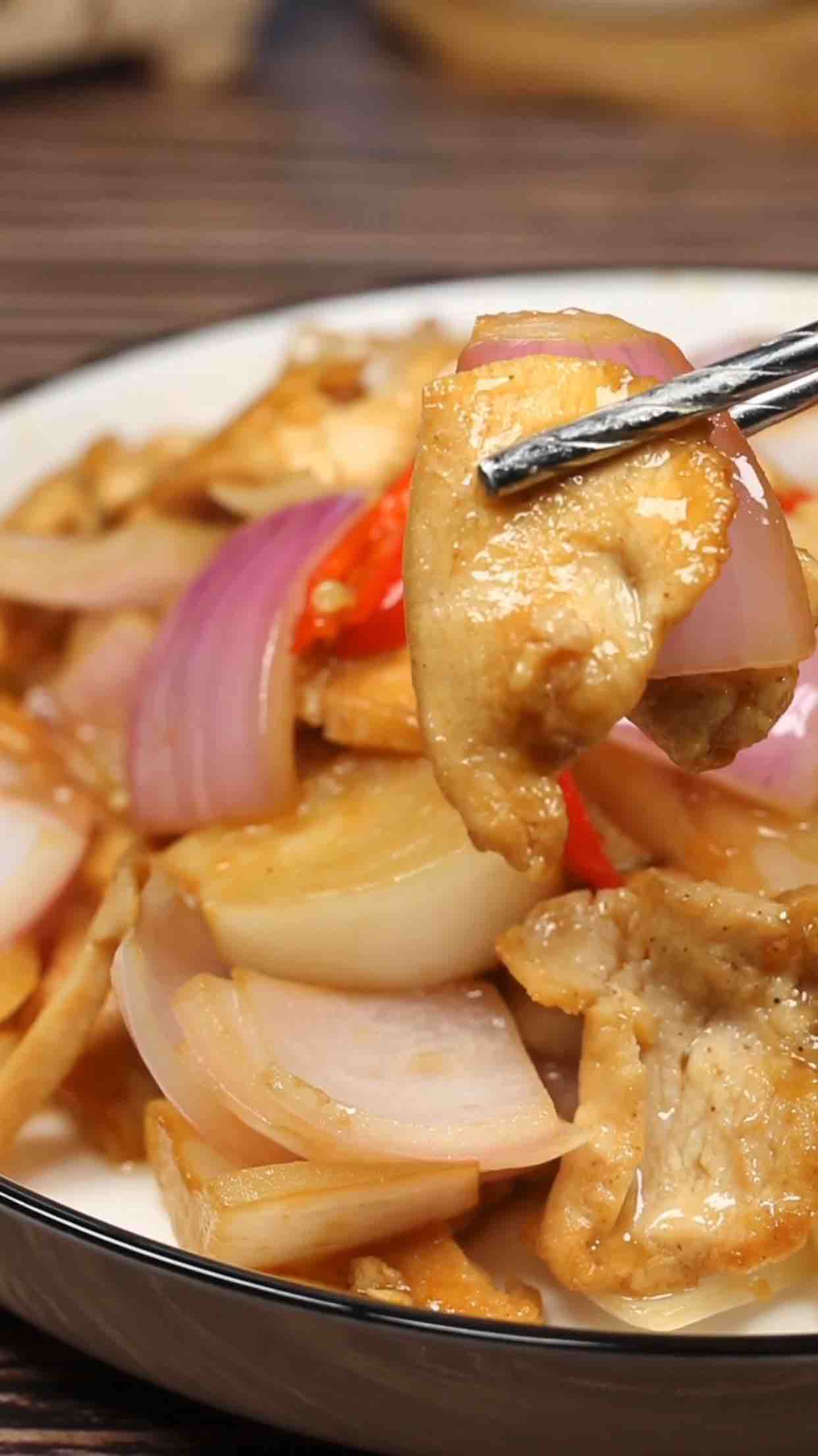 雞脯炒洋蔥的做法-家常味炒菜譜