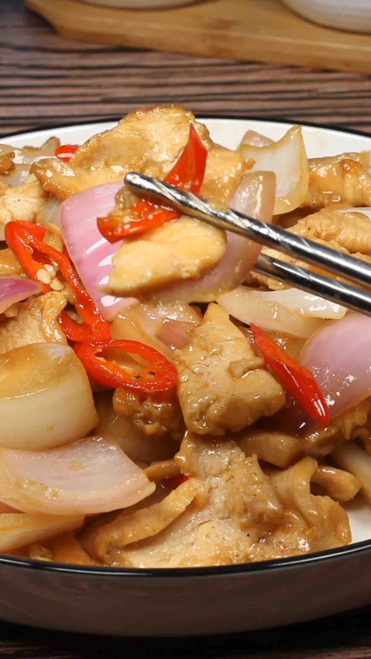 雞脯炒洋蔥的做法-家常味炒菜譜