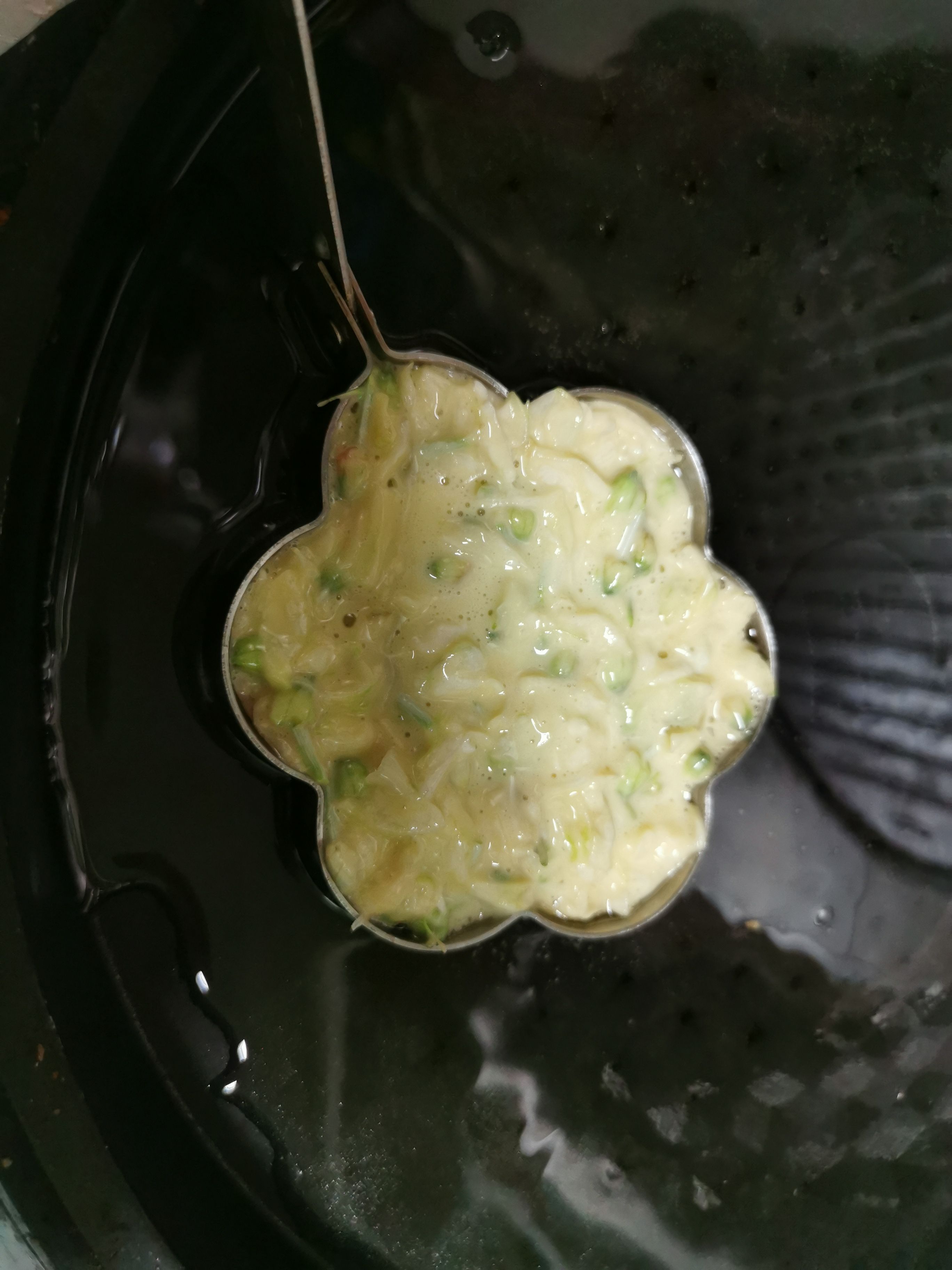 槐花系列之槐花雞蛋餅的做法-咸鮮味煎菜譜