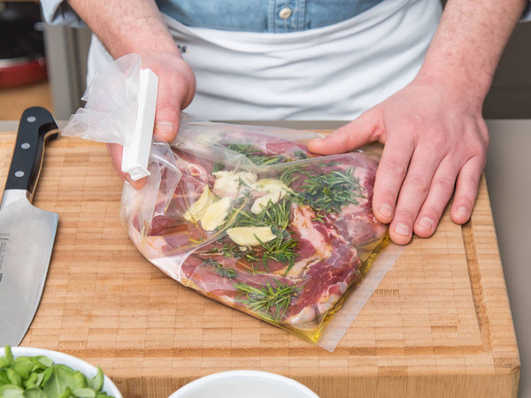 羅勒黃油煎牛排的做法-蒜香味煎菜譜