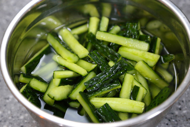 醬黃瓜----夏日開胃必備的做法-酸辣味拌菜譜