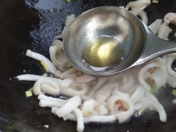 魷魚炒辣椒的做法-咸鮮味炒菜譜