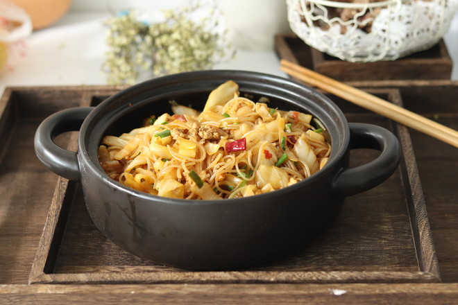 粉絲肉末包菜的做法-家常味炒菜譜