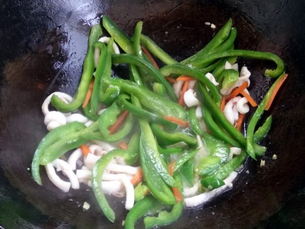 魷魚炒辣椒的做法-咸鮮味炒菜譜