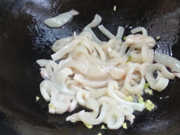 魷魚炒辣椒的做法-咸鮮味炒菜譜