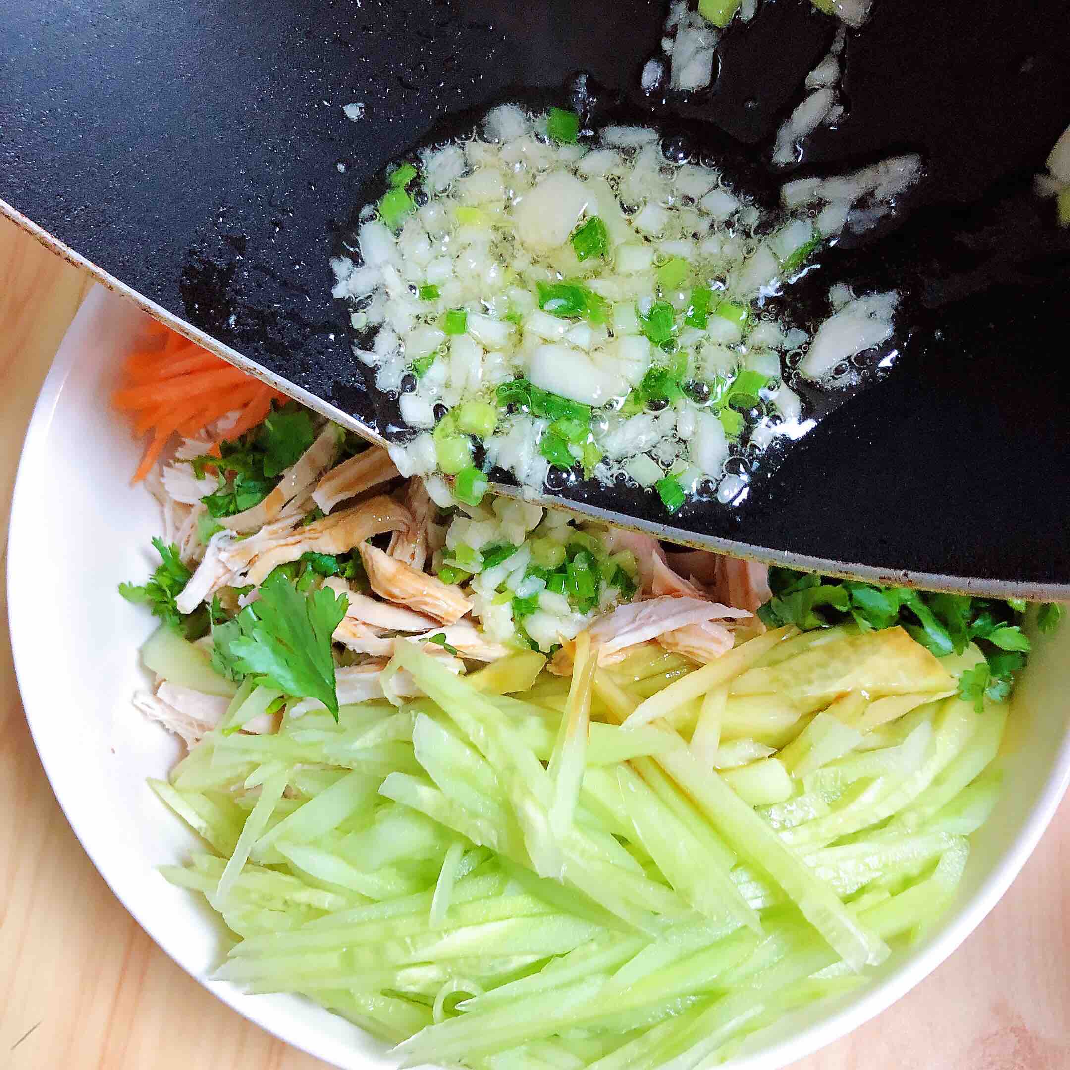 涼拌手撕雞胸肉的做法-酸甜味拌菜譜