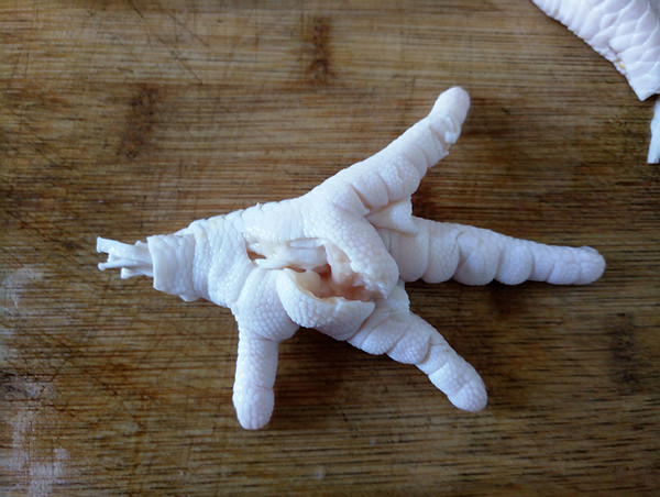 檸檬鳳爪的做法-酸辣味泡菜譜-易網<a href=http://www.gyfww.com/ target=_blank class=infotextkey>健康養生</a>網 檸檬鳳爪的做法-酸辣味泡菜譜