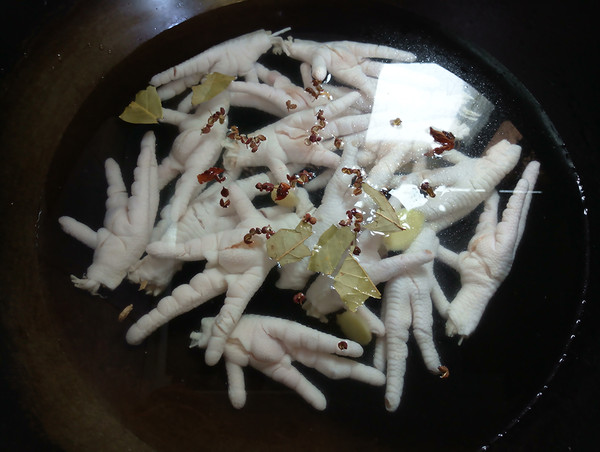 檸檬鳳爪的做法-酸辣味泡菜譜-易網健康養生網 檸檬鳳爪的做法-酸辣味泡菜譜