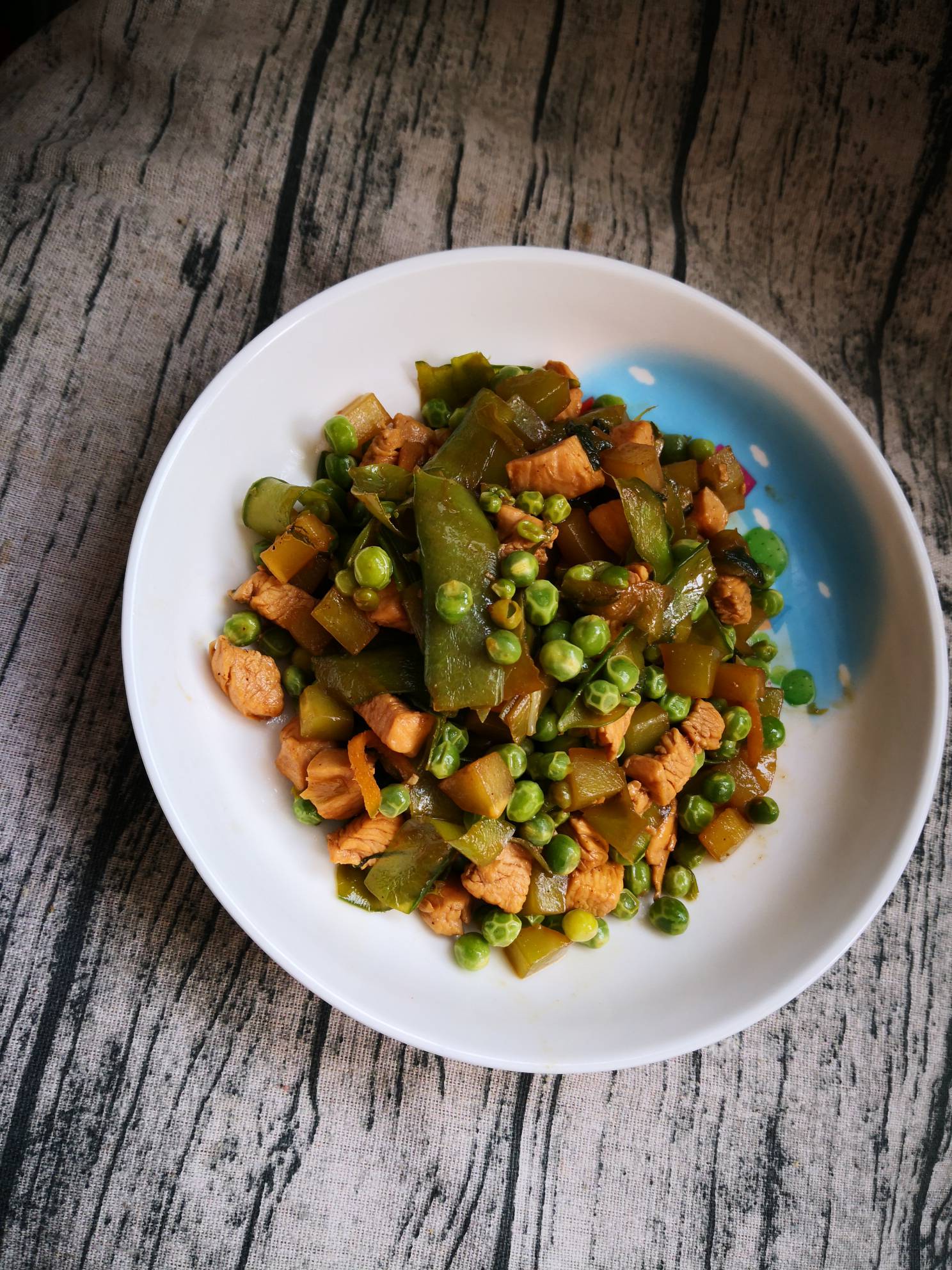 雞丁炒青筍豌豆的做法-家常味炒菜譜