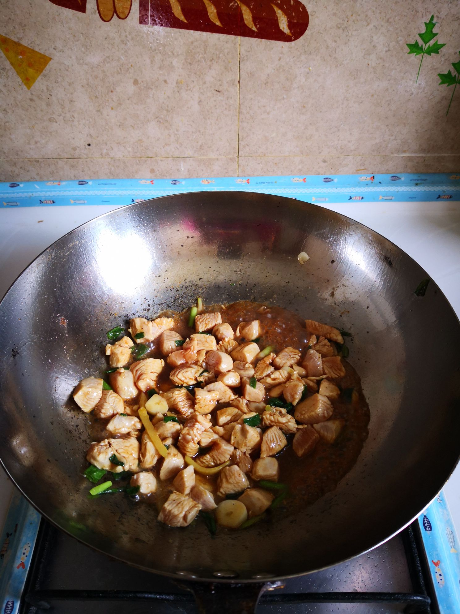 雞丁炒青筍豌豆的做法-家常味炒菜譜