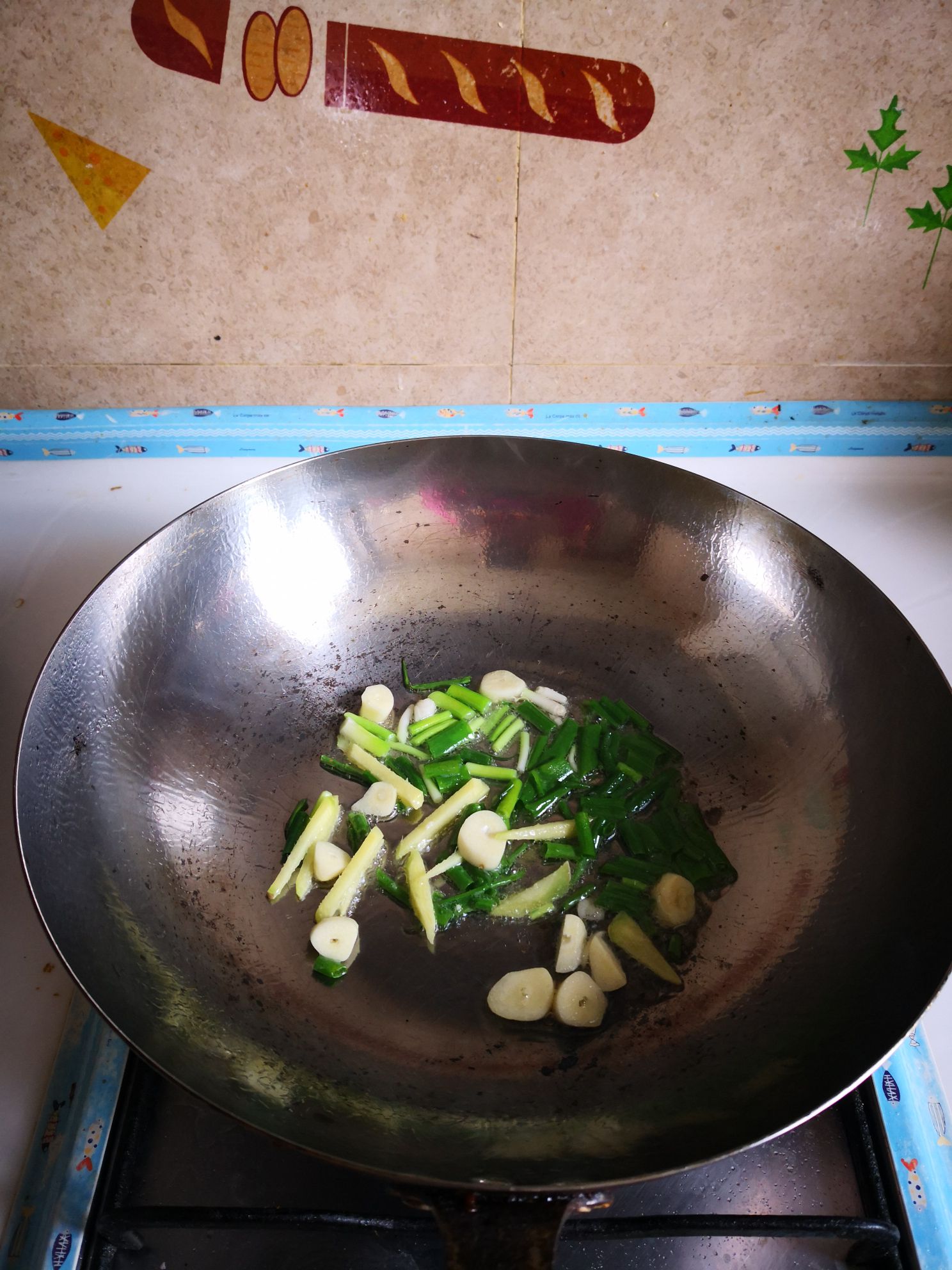 雞丁炒青筍豌豆的做法-家常味炒菜譜