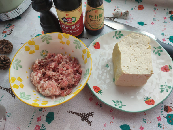 豆腐釀肉的做法-家常味煎菜譜-易網<a href=http://www.gyfww.com/ target=_blank class=infotextkey>健康養生</a>網 豆腐釀肉的做法-家常味煎菜譜