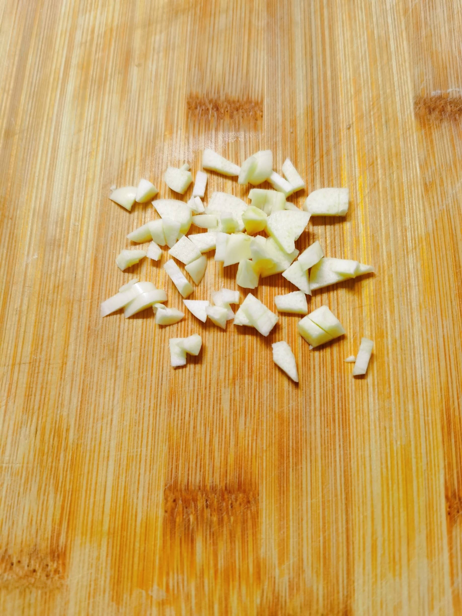 涼拌芹菜葉的做法-咸鮮味拌菜譜-易網<a href=http://www.gyfww.com/ target=_blank class=infotextkey>健康養生</a>網 涼拌芹菜葉的做法-咸鮮味拌菜譜