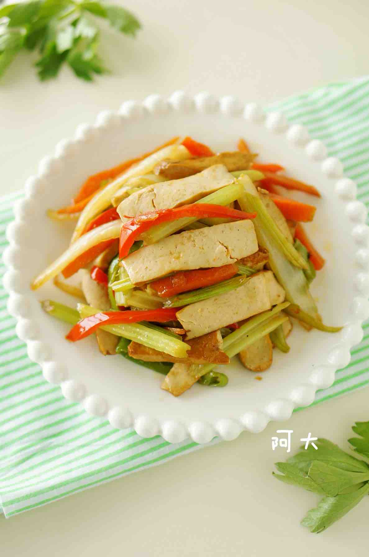 雜蔬香干的做法-家常味炒菜譜-易網健康養生網 雜蔬香干的做法-家常味炒菜譜