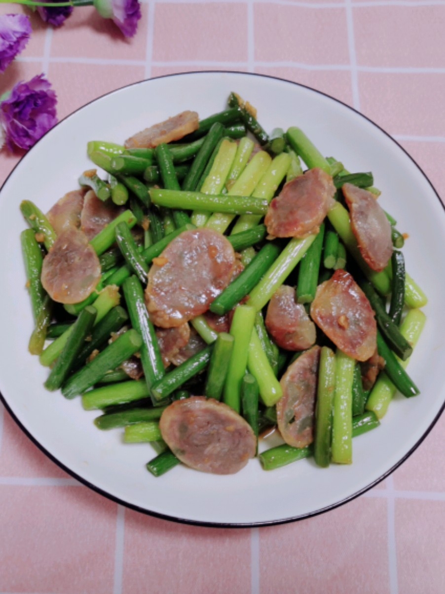蒜苔炒香腸的做法-家常味炒菜譜
