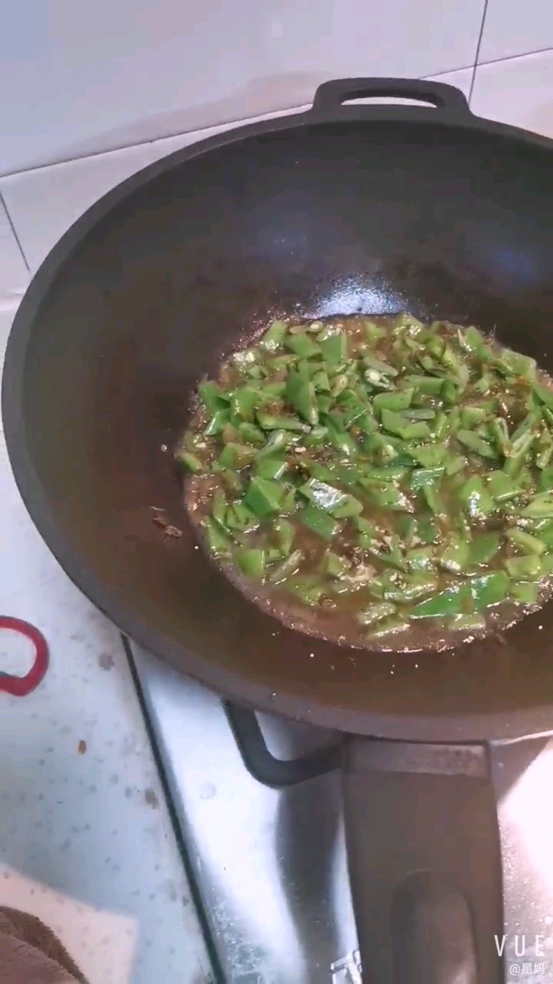 咸菜炒豆角的做法-家常味炒菜譜