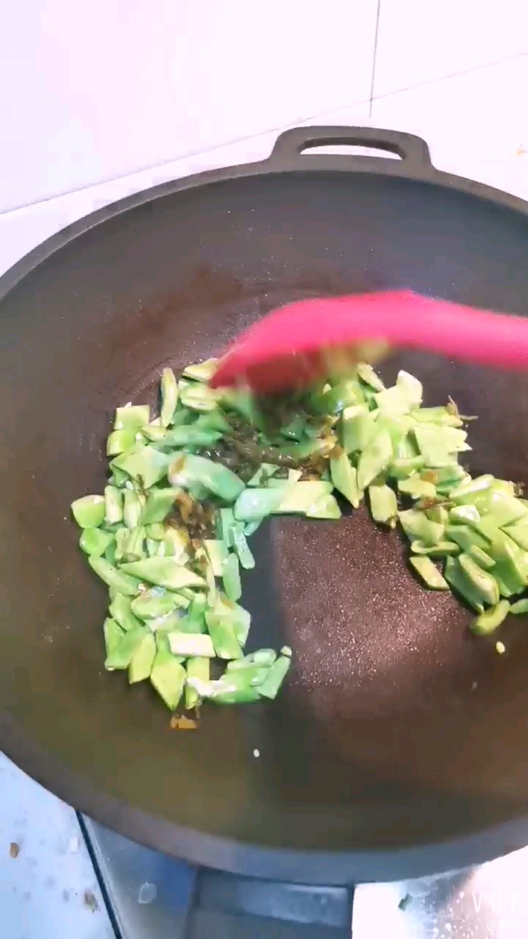 咸菜炒豆角的做法-家常味炒菜譜