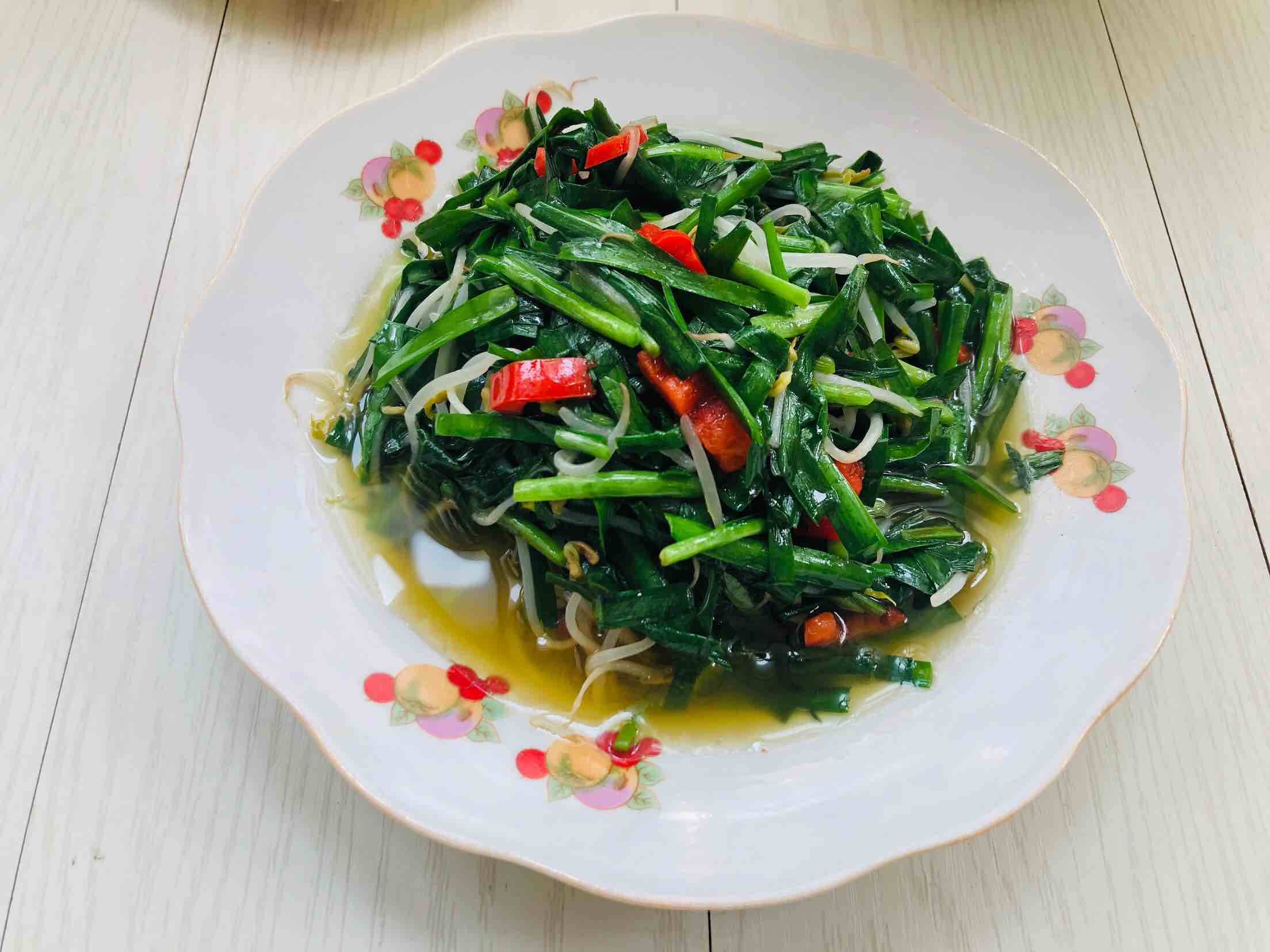 綠豆芽炒韭菜的做法-家常味炒菜譜