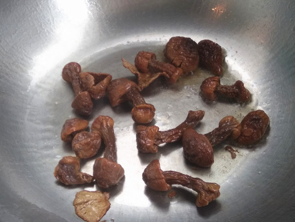 松茸燒白菜的做法-咸鮮味燒菜譜