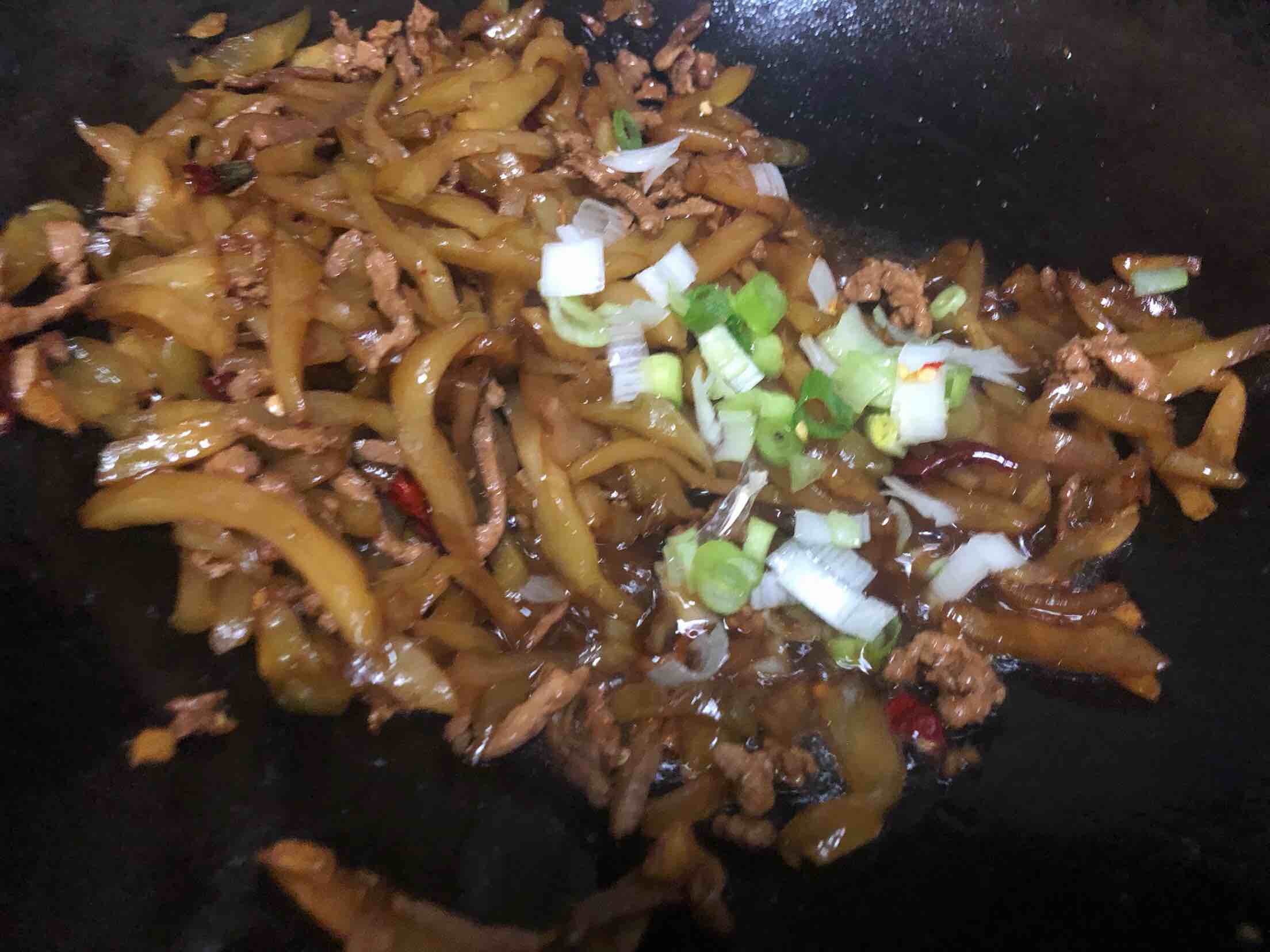 榨菜肉絲的做法-家常味炒菜譜-易網(wǎng)健康養(yǎng)生網(wǎng) 榨菜肉絲的做法-家常味炒菜譜