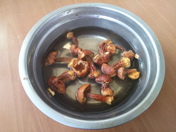 松茸燒白菜的做法-咸鮮味燒菜譜