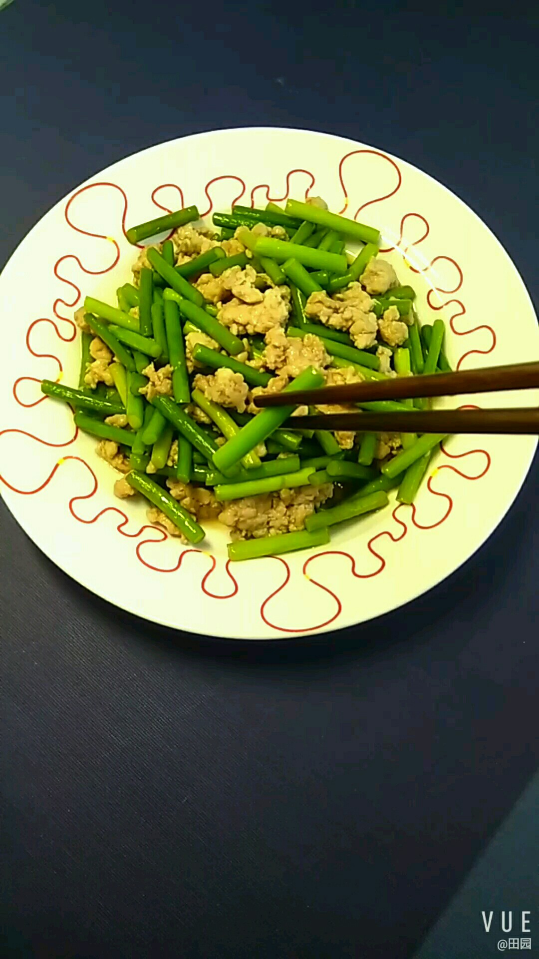 豬肉餡炒蒜薹的做法-咸鮮味炒菜譜