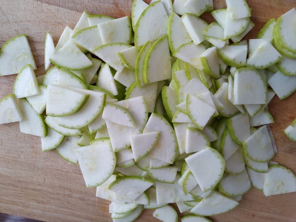 角瓜炒雞蛋的做法-家常味炒菜譜-易網<a href=http://www.gyfww.com/ target=_blank class=infotextkey>健康養生</a>網 角瓜炒雞蛋的做法-家常味炒菜譜