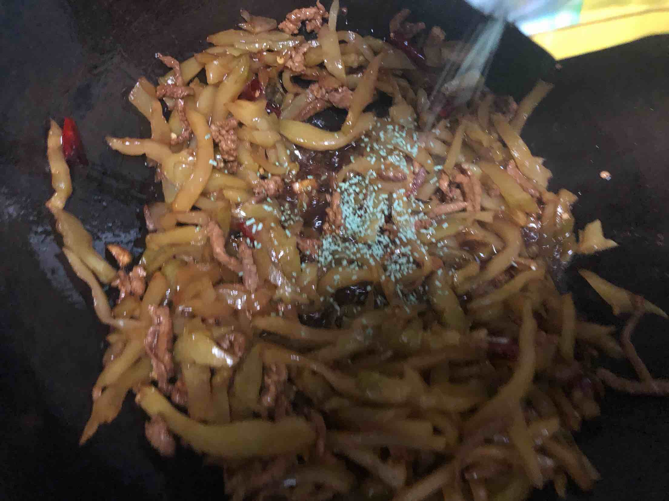 榨菜肉絲的做法-家常味炒菜譜-易網(wǎng)健康養(yǎng)生網(wǎng) 榨菜肉絲的做法-家常味炒菜譜