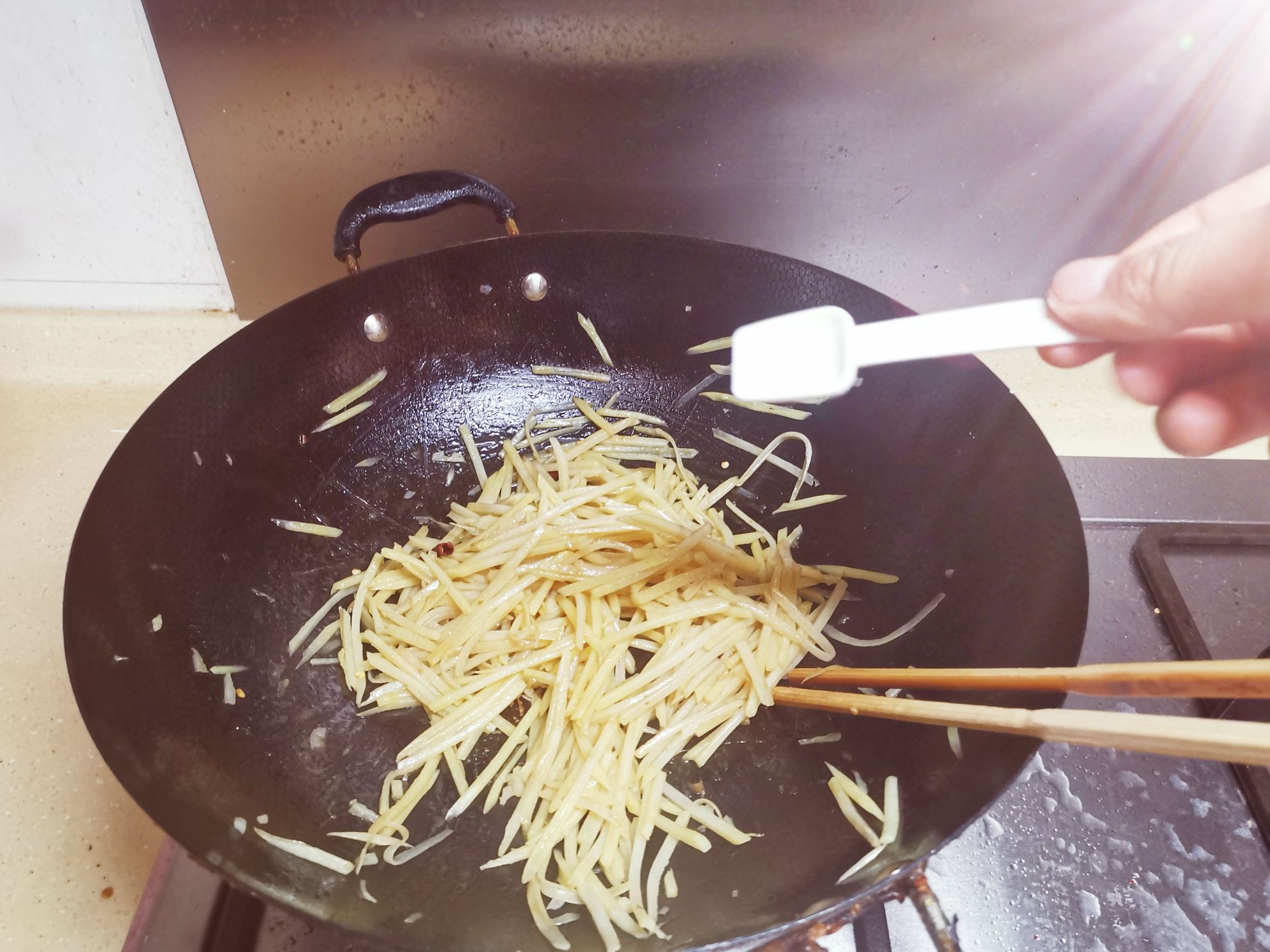 干椒土豆絲的做法-家常味炒菜譜