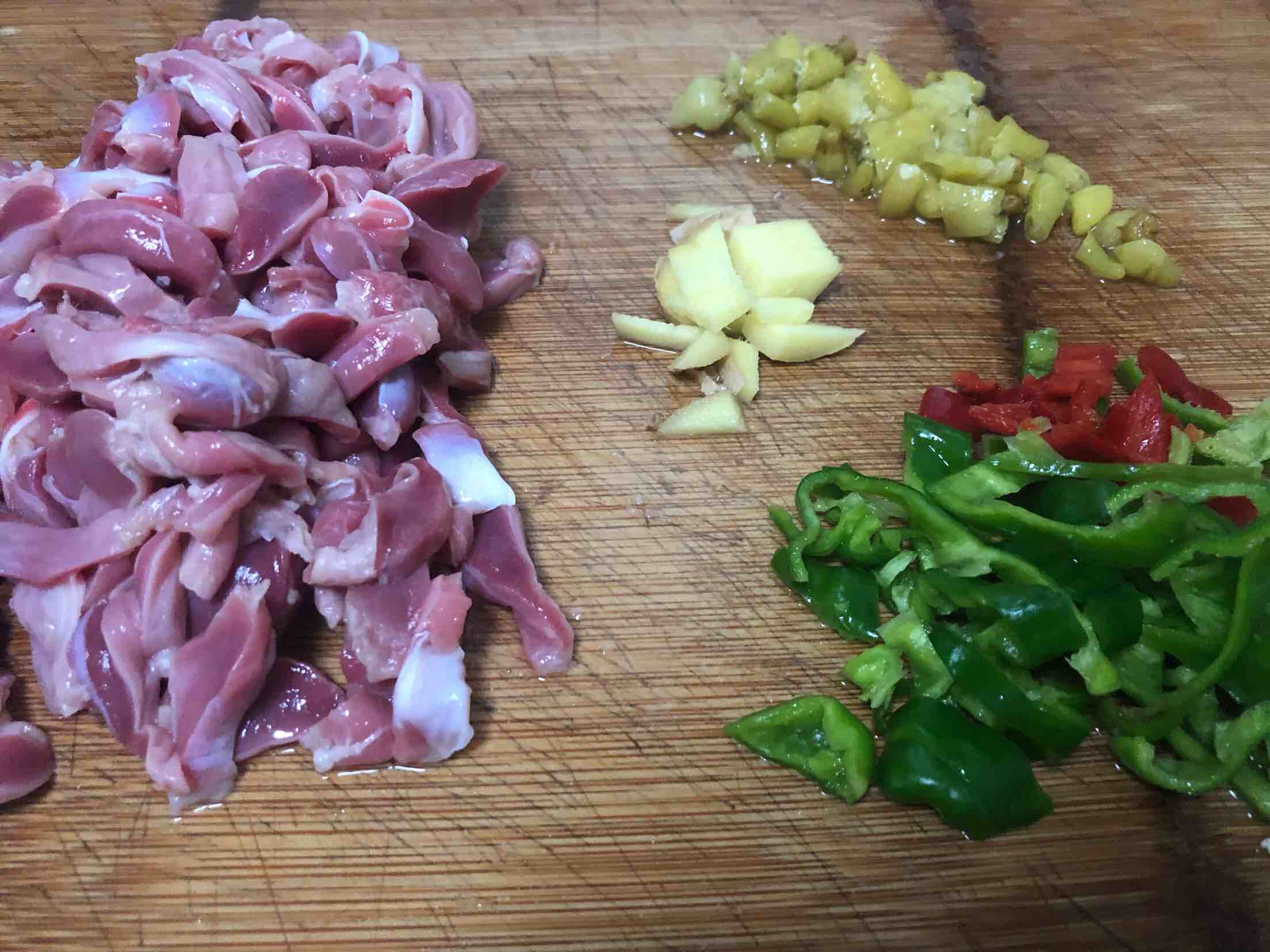 辣椒炒雞肫的做法-家常味炒菜譜