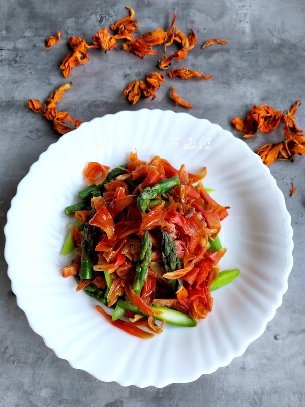 百合花拌蘆筍的做法-家常味拌菜譜-易網(wǎng)健康養(yǎng)生網(wǎng) 百合花拌蘆筍的做法-家常味拌菜譜